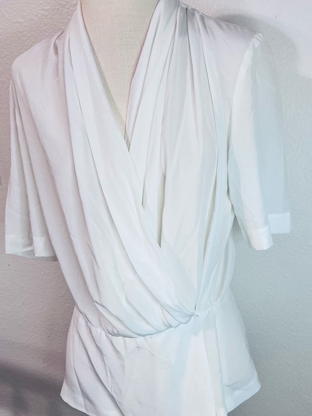 Vintage Evan Picone cream
     Draped V-Neck Long Sleeve blouse